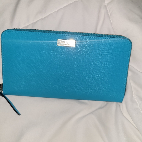 kate spade zip around Wallet NWOT
